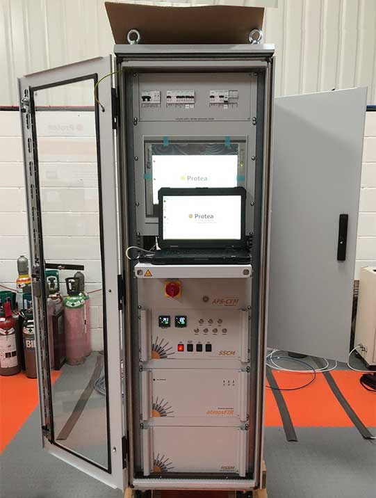 Rack with laptop accessible